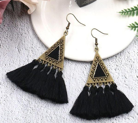 black_earrings